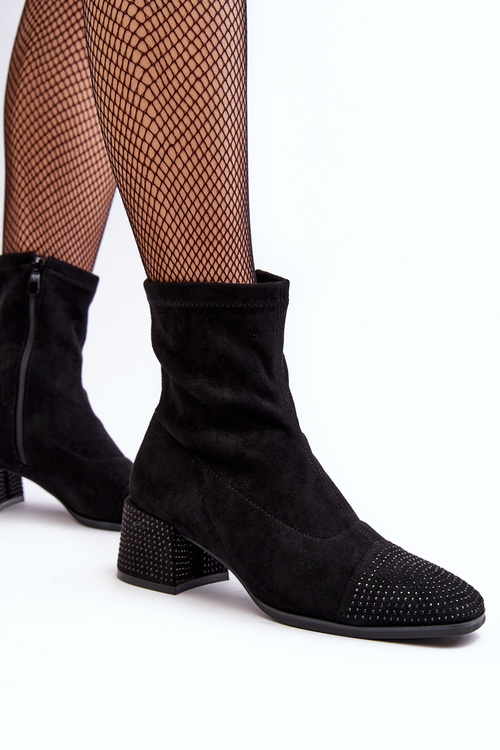 Жіночі чоботи на низькому каблуці з прикрасами чорного кольору Vissias