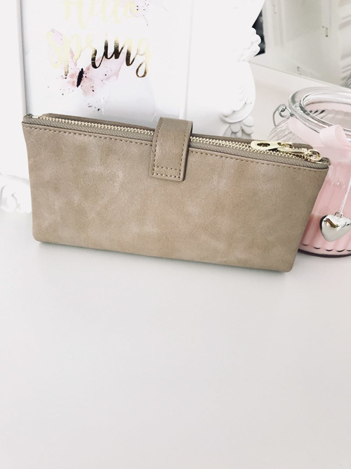 Великий жіночий бежевий гаманець із золотою фурнітурою