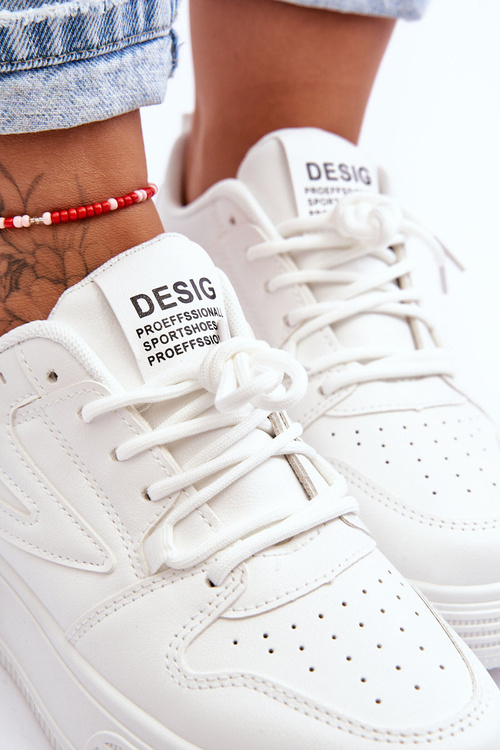 Жіноче класичне спортивне взуття білого кольору Avra