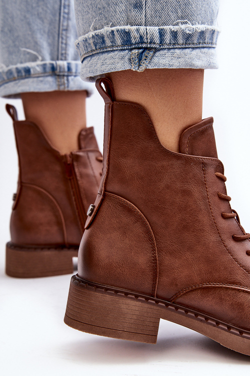 Жіночі класичні чоботи на плоскій підошві коричневого кольору Ballisa