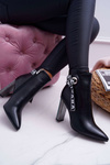 Жіночі гострі чоботи на шпильці чорного кольору Macada