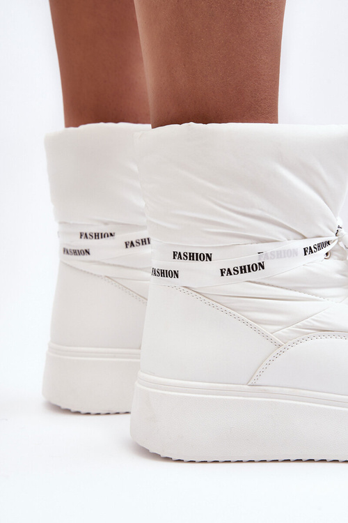 Жіночі зимові черевики з декоративною шнурівкою білого кольору Siracna