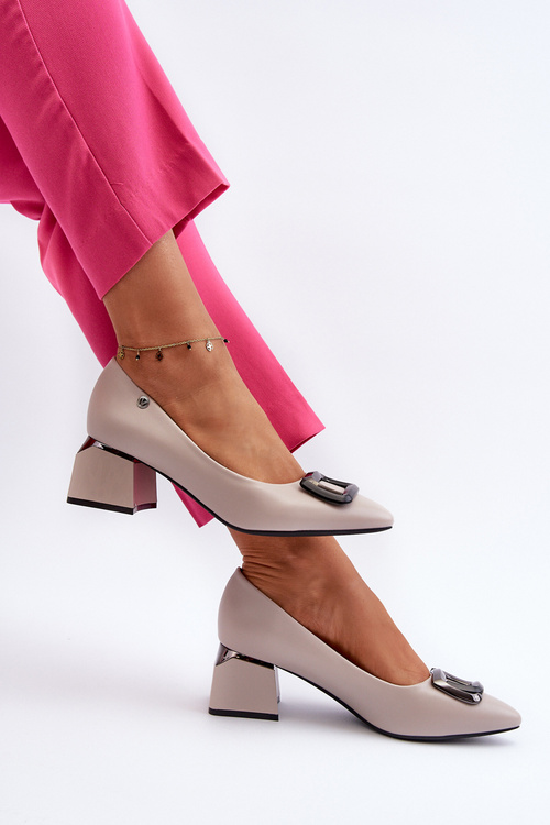 Жіночі туфлі на каблуці з сірим декором Sarala