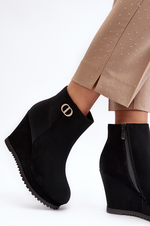 Чоботи жіночі на танкетці з дрібним декором Чорні Bertolina