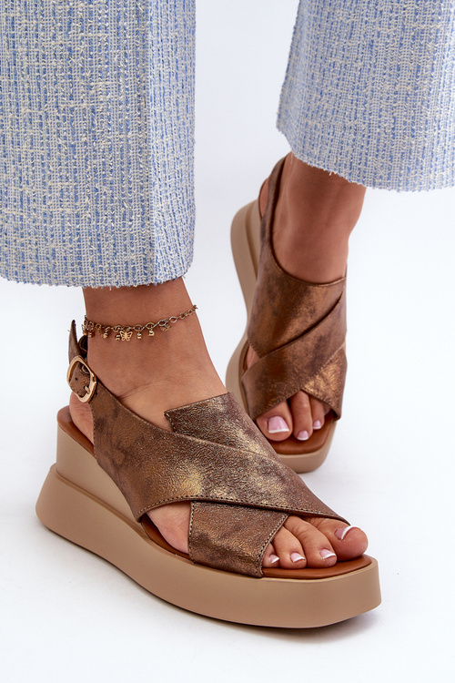 Жіночі босоніжки з еко шкіри на платформі та танкетці міді Vaiara