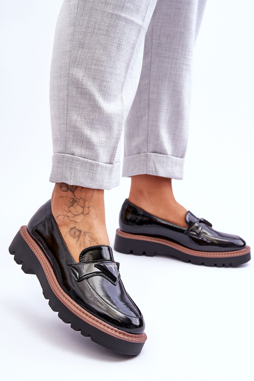 Жіночі лофери лаковані на платформі з декором Black Jonett