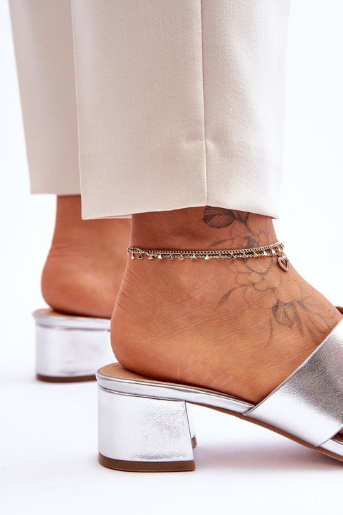 Класичні шкіряні босоніжки на низькому каблуці Silver Miley