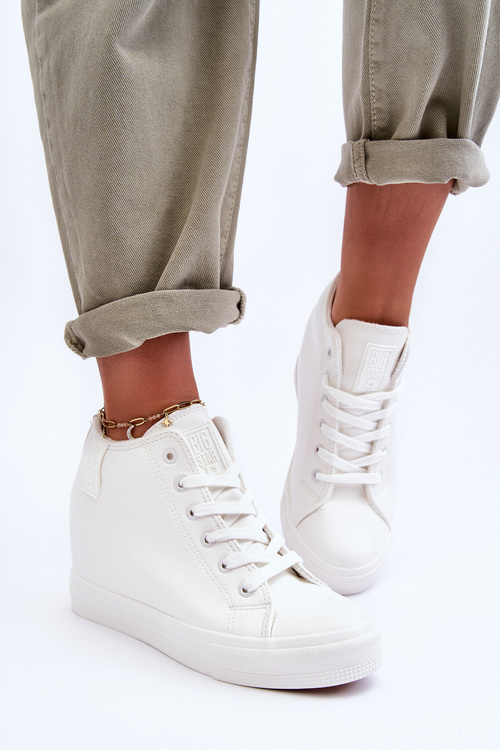 Жіночі шкіряні кросівки на танкетці Big Star MM274002 Білі