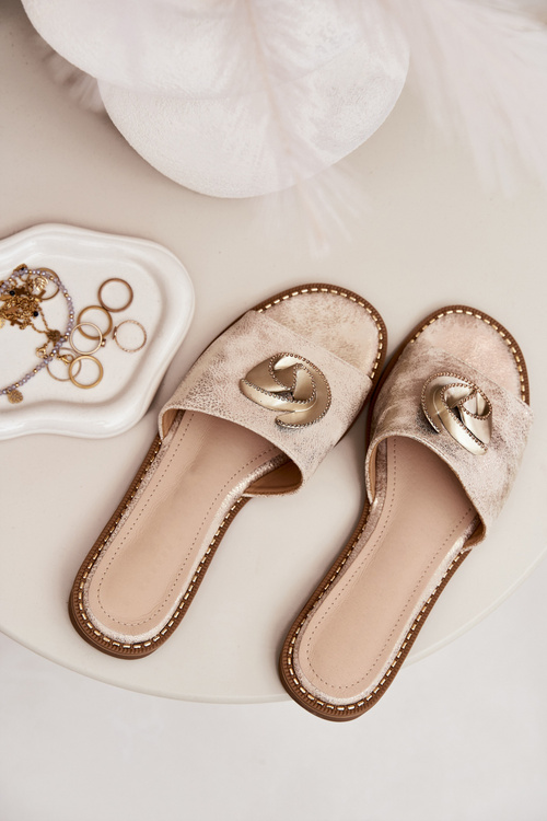 Жіночі сандалі на плоскому каблуці з декоративною деталею KV51-007 золоті