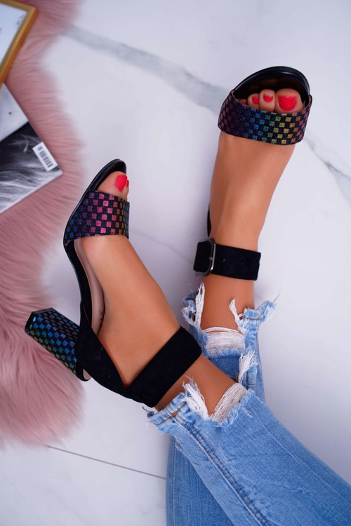 Жіночі босоніжки на шпильці замшеві чорні геометричні