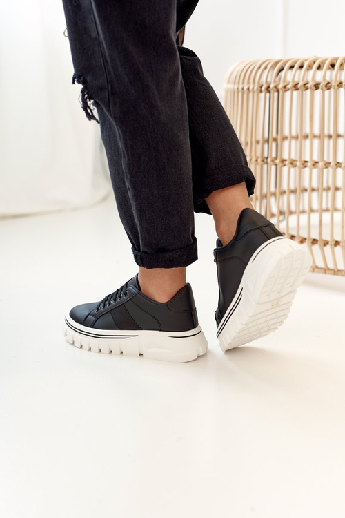 Жіночі кросівки на масивній підошві Чорні Riri