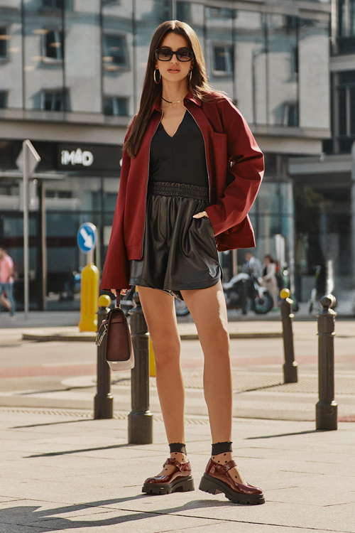 Лаковані жіночі туфлі з пряжкою Бордові Plikuria