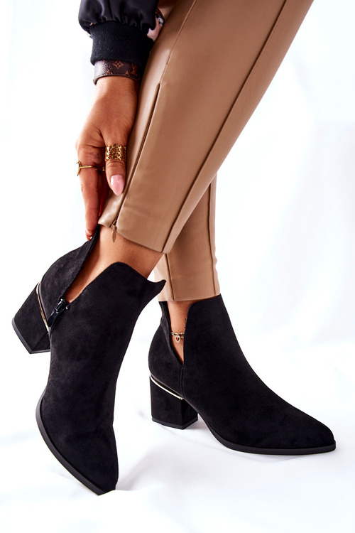 Жіночі замшеві чоботи з вирізами Чорні Noel