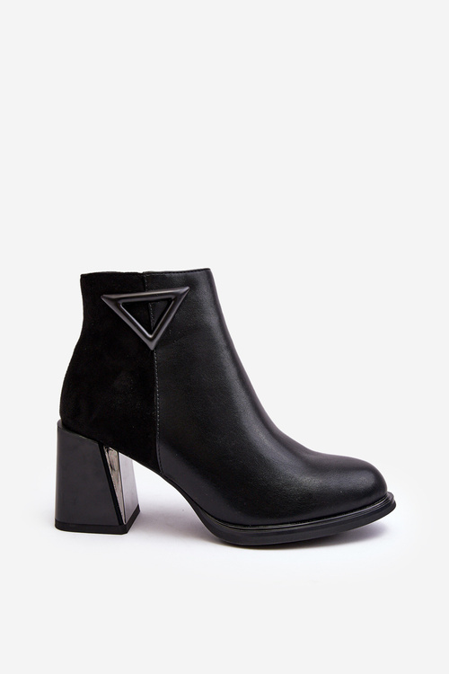 Жіночі шкіряні чоботи на каблуці D&A CR8171 Чорні