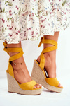 Жіночі босоніжки на танкетці, жовті Belleza