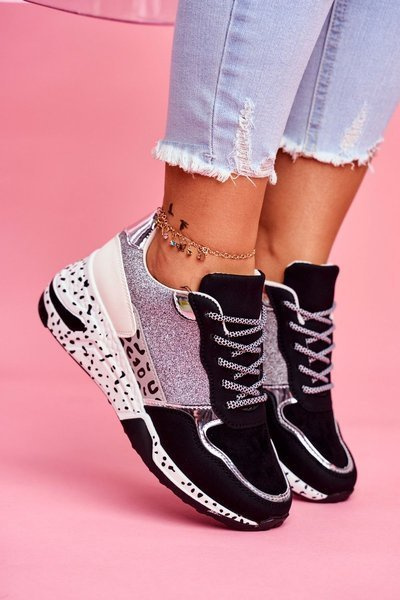 Спортивне жіноче взуття на товстій підошві чорного кольору Nokien