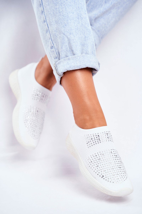 Жіноче спортивне взуття без рукавів білого кольору з цирконами