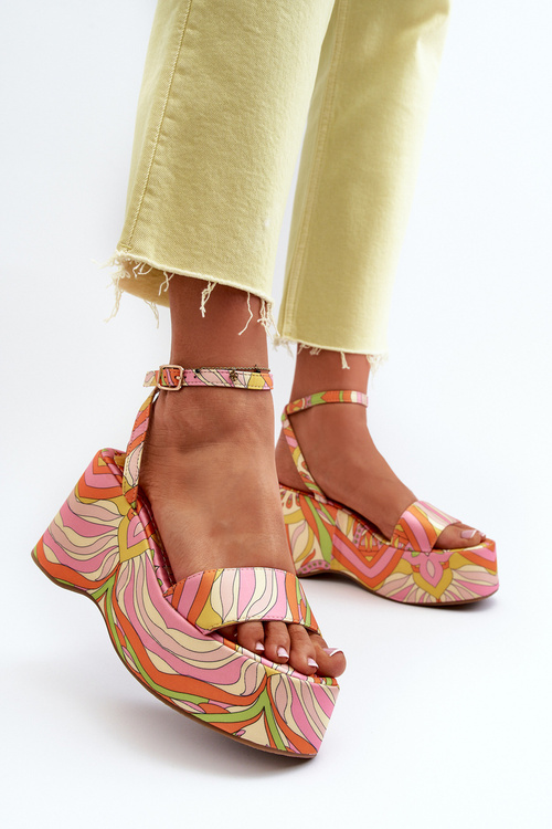 Босоніжки на платформі та танкетці з малюнком різнокольорові Wiandia