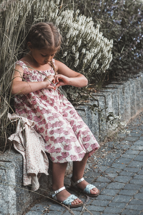 Дитячі босоніжки із застібкою на липучці та переплетеними ремінцями синього кольору Dianttha