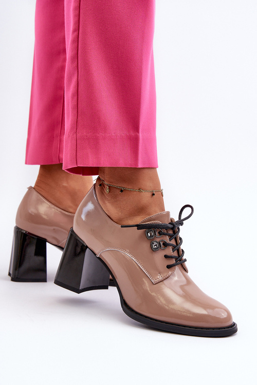 Жіночі лаковані човники бежеві Nelione