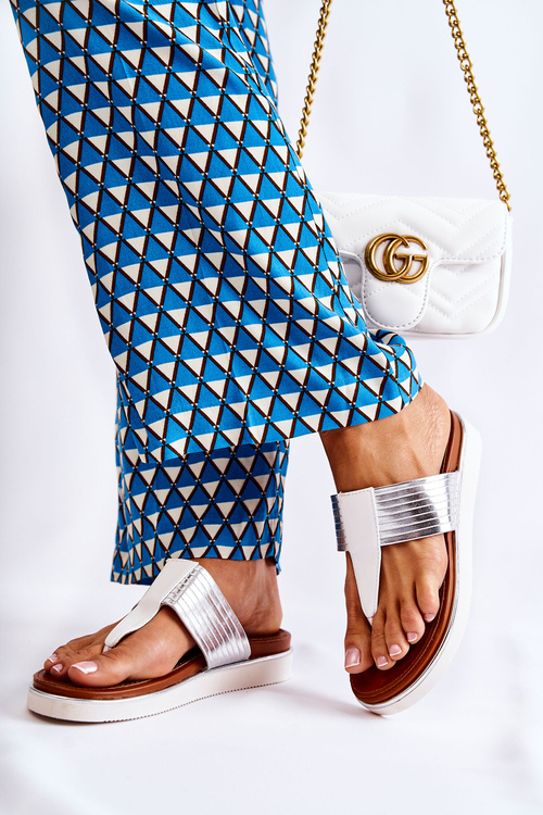 Жіночі шльопанці на танкетці біло-сріблясті Morissa