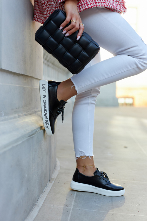 Жіночі шкіряні кросівки з декором Black Carrey