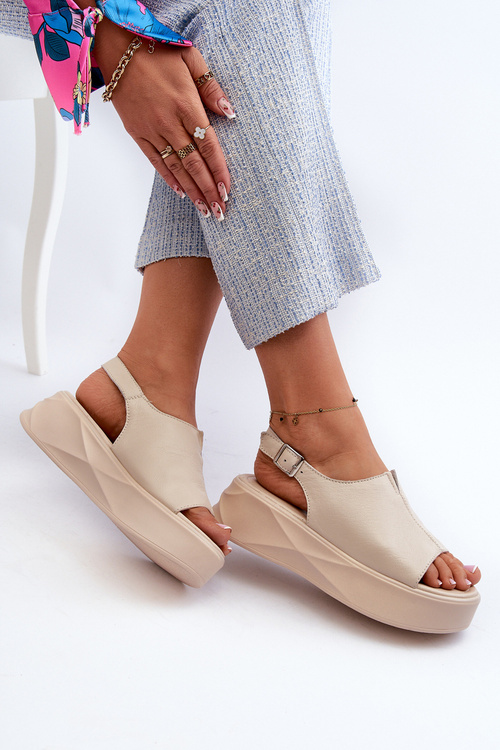 Жіночі шкіряні босоніжки на платформі D&A SJ2301-2 Бежеві