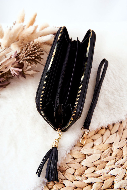 Великий стьобаний гаманець на блискавці з ремінцем чорного кольору