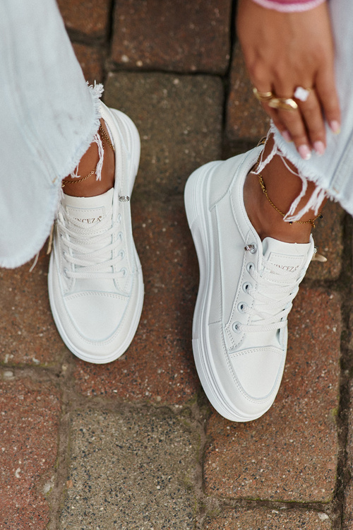 Кросівки жіночі спортивні на платформі з декором білі VINCEZA 13613