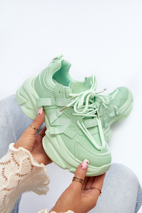 Жіночі кросівки на масивній підошві зелені Windamella