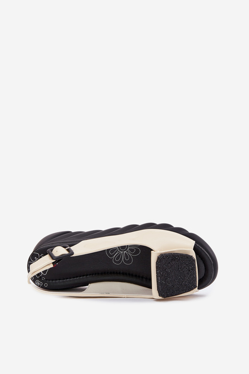 Шкіряні Лаковані Жіночі Сандалі На Каблуці З Декором Artiker Бежеві 56C1567