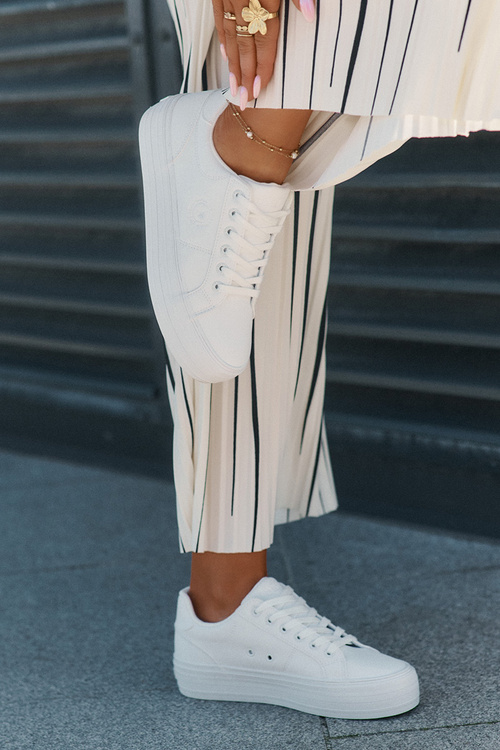 Еко шкіряні кросівки для жінок на платформі Big Star RR274298 білі