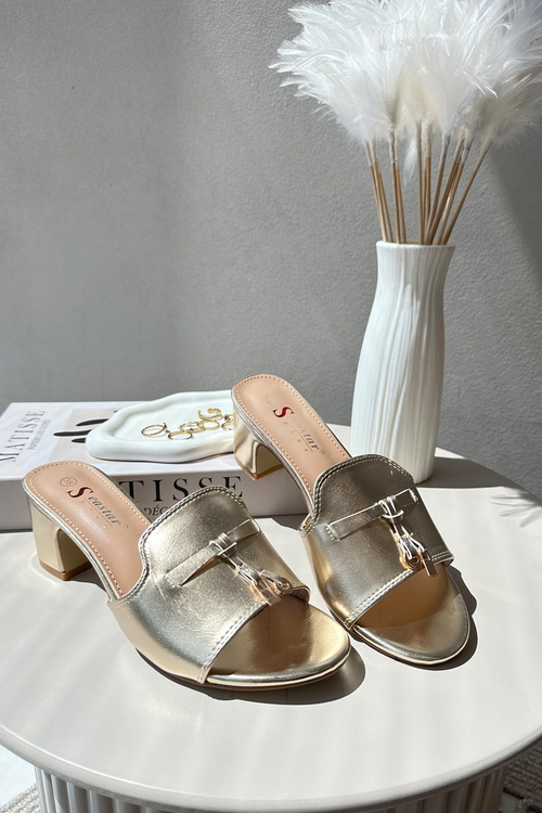 Жіночі бежеві босоніжки на підборах Bralya