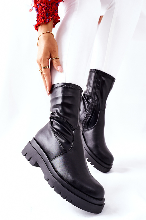 Жіночі черевики з еластичним верхом чорного кольору