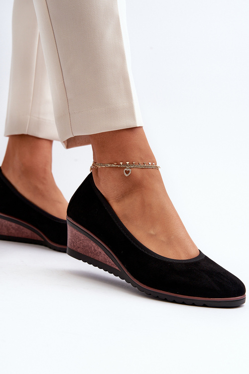 Жіночі туфлі на танкетці чорні Belli