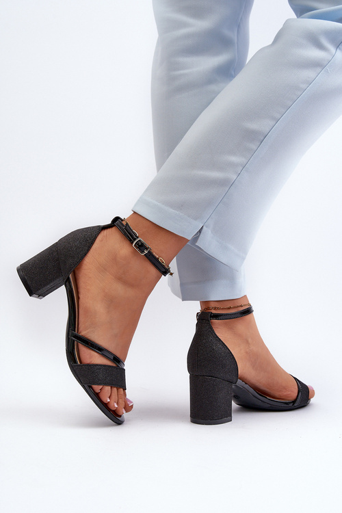 Чорні жіночі блискучі босоніжки Ploemis на низькому каблуці