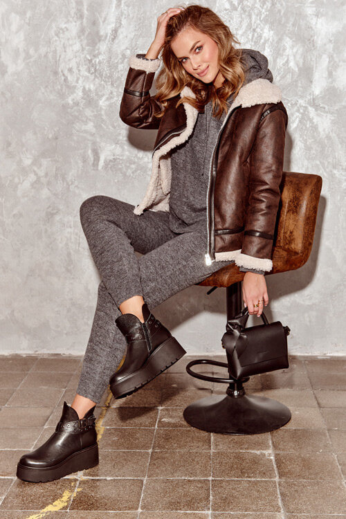 Жіночі шкіряні черевики на платформі з ремінцями Zazoo 1752 Чорні