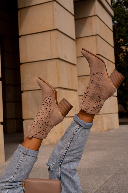 Ажурні ботильйони на каблуці з еко замші на блискавці темно-бежеві Sevana