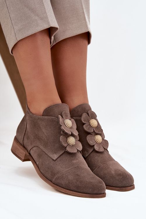 Замшеві жіночі туфлі з декоративними квітами Zazoo 3080 темно бежеві