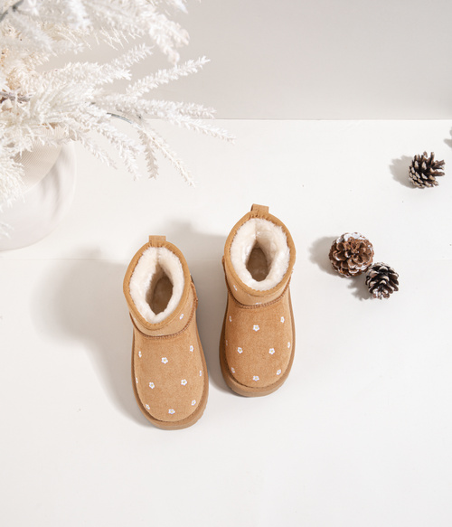 Дитячі зимові чоботи оздоблені квітами Camel Gracina