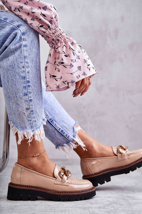 Лаковані лофери на бежевій платформі Reidun