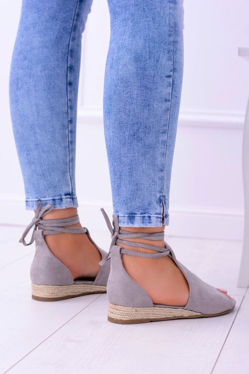 Сірі замшеві босоніжки на легкій платформі Espanoso