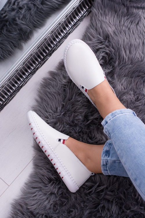 Жіночі білі шкіряні тенісні туфлі Bellara