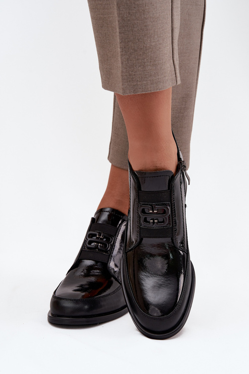 Лаковані шкіряні жіночі туфлі на низькому каблуці з декоративним елементом Vinceza 91161 Чорний