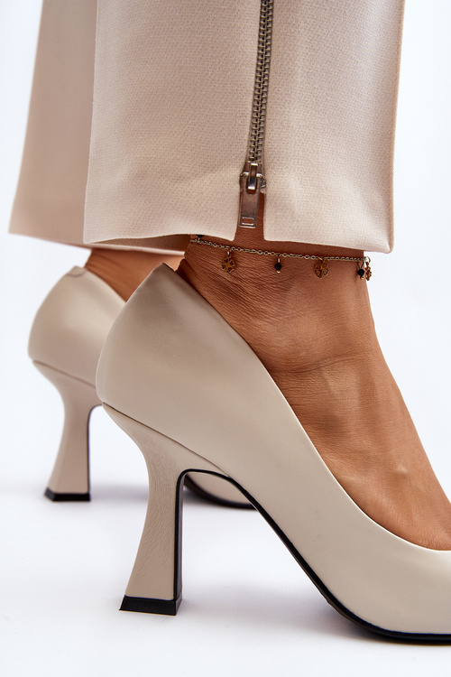 Класичні гостроносі високі підбори світло-бежевого кольору Delimena