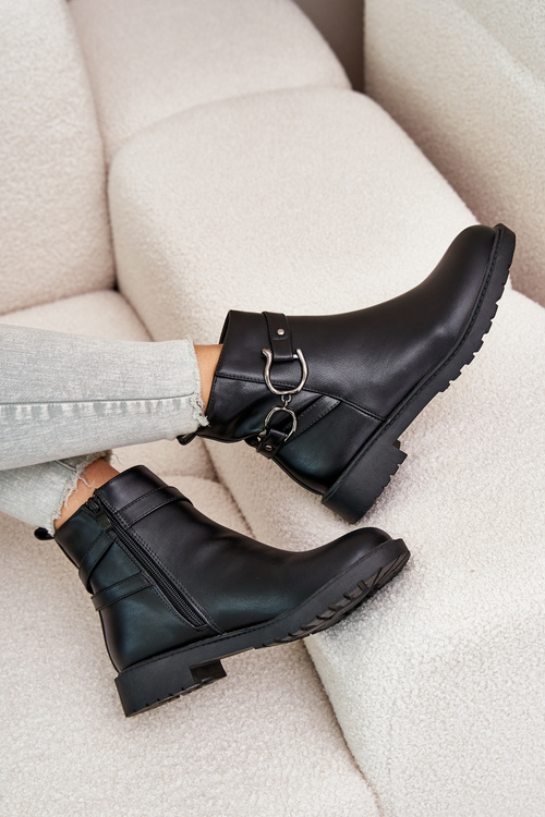 Утеплені ботильйони на плоскій каблуці та декоративному ремінці Чорні Calzina