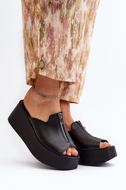 Чорні жіночі шорти Zazoo 2916 на масивній платформі із застібкою-блискавкою