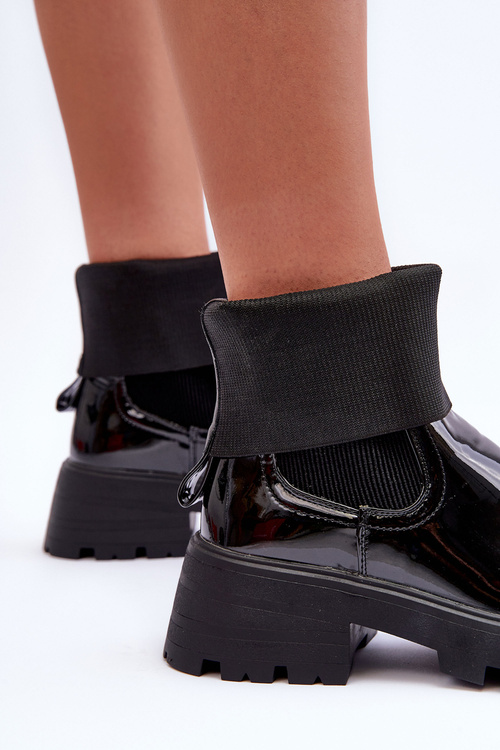 Жіночі глянцеві ботильйони на шнурівці чорні Pavo