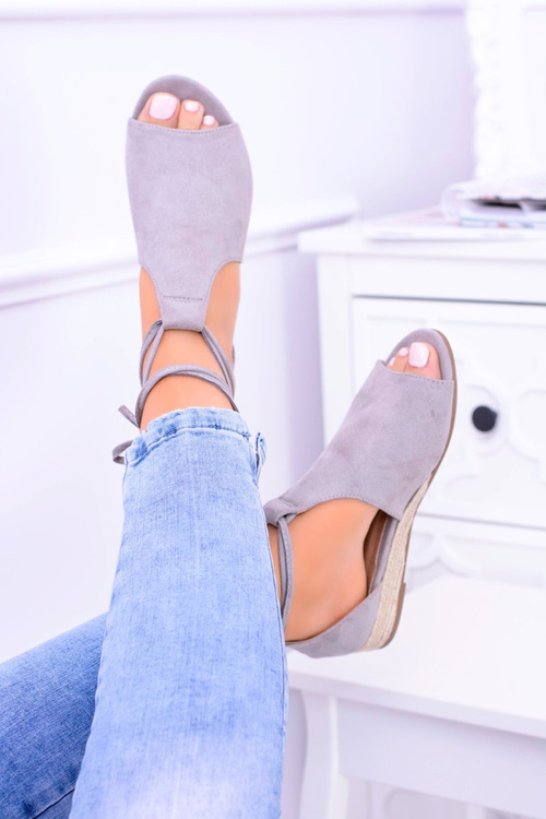 Сірі замшеві босоніжки на легкій платформі Espanoso