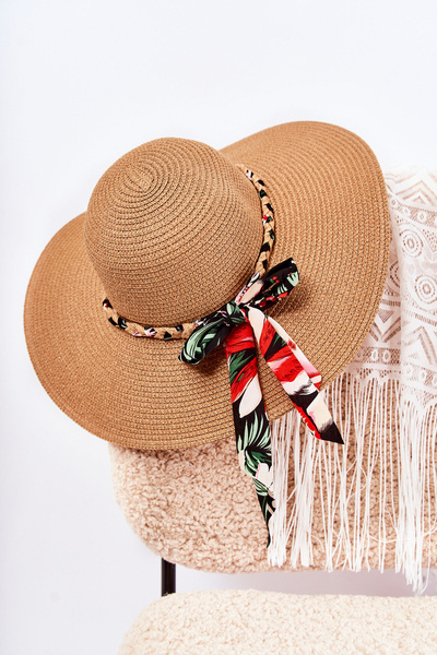 Жіноча шапка з різнокольоровою смужкою Camel Marsela